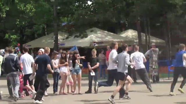 Нижегородцы участвуют в забеге в Автозаводском парке смотреть онлайн