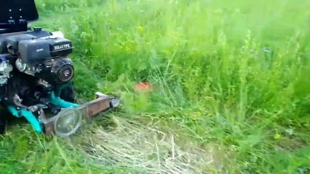 Минипогрузчик косит сено! Первый покос. Тест роторной косилки. смотреть онлайн