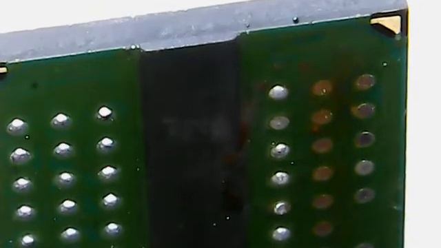 Чистка пятаков от припоя с чипа памяти смотреть онлайн