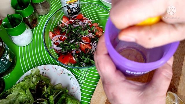 Салат ''ГРЕЧЕСКИЙ ''. Самый вкусны и полезный салат в мире. смотреть онлайн