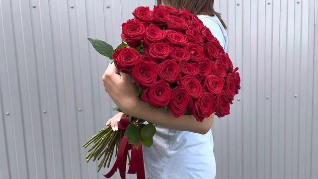 Букет из 33 роз Рэд Наоми (70см) смотреть онлайн