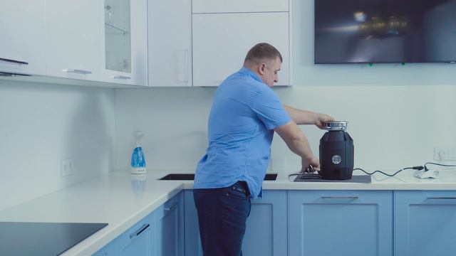 Почему измельчитель пищевых отходов гудит, но не работает? смотреть онлайн