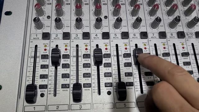 베링거 UB2442FX-PRO 16채널 오디오믹서 중고 смотреть онлайн
