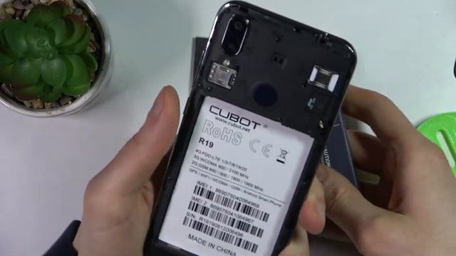 Как достать батарею из CUBOT R19 / Извлечение батареи из CUBOT R19 смотреть онлайн