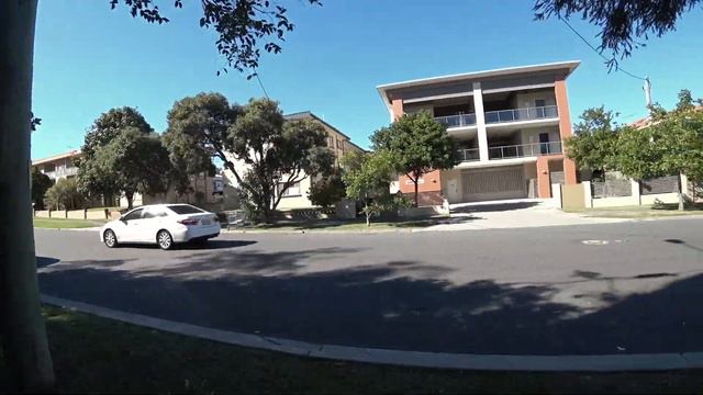 ПО ДВОРОВЫМ ЗАКАУЛКАМ АВСТРАЛИИ. NUNDAH. QLD. 4012. смотреть онлайн