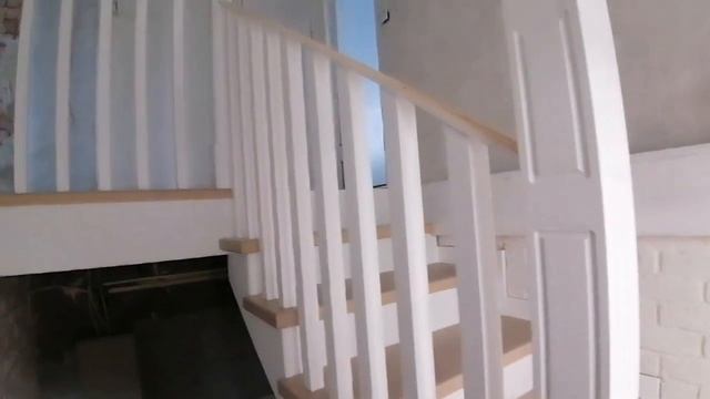 Лестница на металлокаркасе, обшивка лестницы, лестница с поворотом на 180гр через забежные ступени. смотреть онлайн