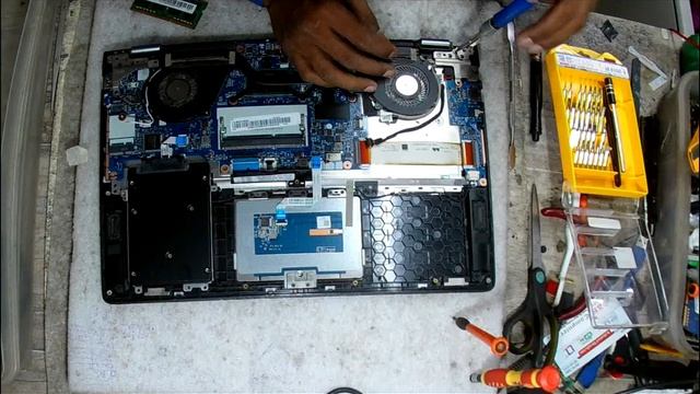 how to open lenovo .yoga.3 disassembly Lenovo Yoga 3 14 Disassembly RAM SSD Hard Repair смотреть онлайн