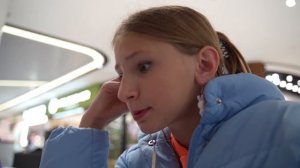 СЛЕЖУ ЗА МАМОЙ 24 часа || Мама Продает Канал???