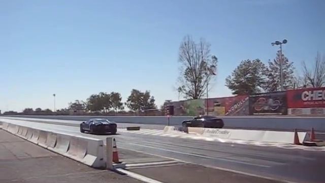 SLR vs. Ford GT смотреть онлайн