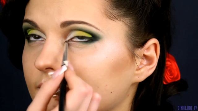 Яркий макияж для фотосессии с косметикой Make-Up Atelier смотреть онлайн