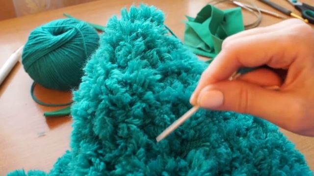 Вязание спицами. Сумочка из пряжи МЕХОВАЯ смотреть онлайн