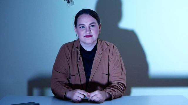 На твой телефон пришло новое сообщение. Посмотри, вдруг там что-то важное. смотреть онлайн