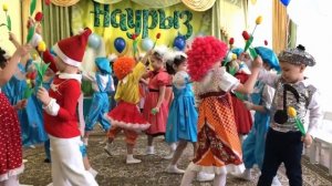 Красивый вход детей на утренник 8 марта в детском саду!Поздравление для мам и бабушек