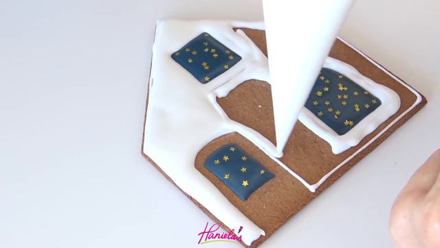 CHRISTMAS POINSETTIA GINGERBREAD HOUSE Decorating Kit смотреть онлайн