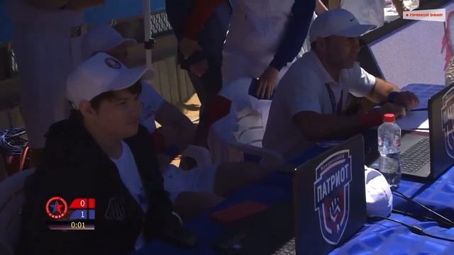 Прыжок веры на пляжном самбо / Спорный момент в финале в/к 58 кг. Арман Гамбарян - Толобек Бекетов смотреть онлайн