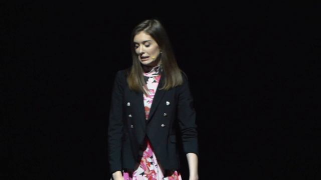 O wychodzeniu poza schematy poznawcze | Paulina Danielak | TEDxBialystok смотреть онлайн