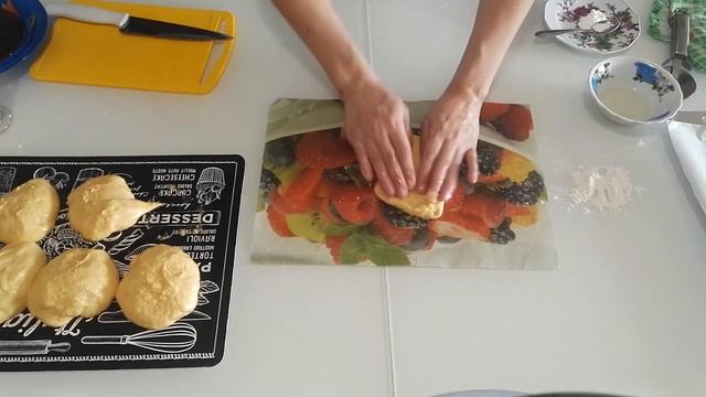 Рогалики с джемом из дрожжевого теста.Неимоверно мягкие и вкусные булочки-рогалики. смотреть онлайн