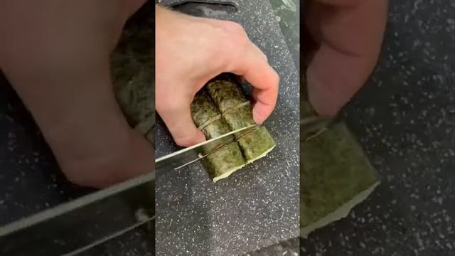 ШАПОЧКА для запечённых роллов ? #роллы #суши #sushi смотреть онлайн