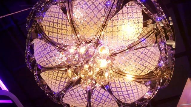 Как светит люстра 6 ламп стиль Буше с разноцветной светодиодной подсветкой!