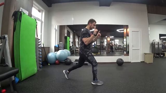 Выпады в движении Выпады по залу