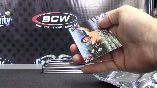 Mark's 2013 Topps Finest UFC Hobby Box Break смотреть онлайн