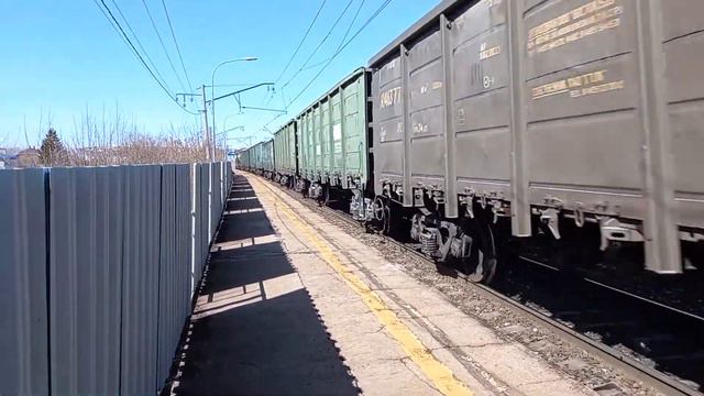 Электровоз ВЛ10-1316 с грузовым поездом смотреть онлайн