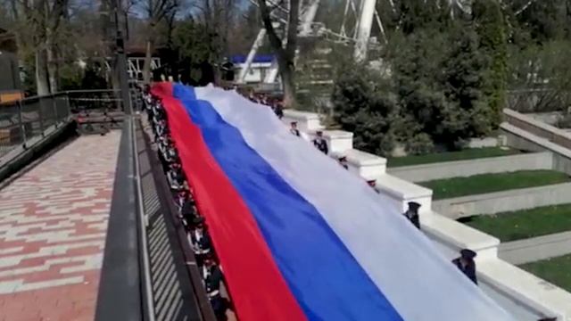 Флешмоб в поддержку Вооруженных сил России в парке Революции 11 04 2022.mp4 смотреть онлайн