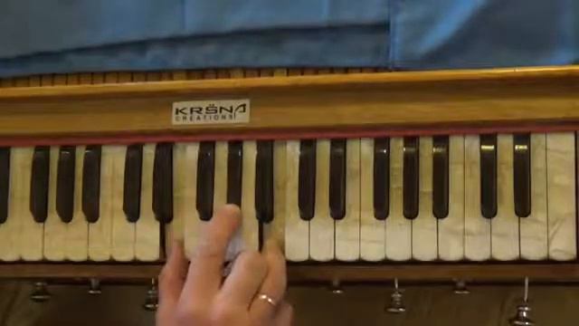Гаджа Ханта дас - Аккорды гармошка киртан. Chords Maha mantra kirtan harmonium tutorial 11 смотреть онлайн