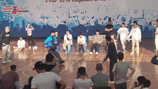 я на турнире на чемпионате по танцам и тут танцуют брейк данс(2) смотреть онлайн