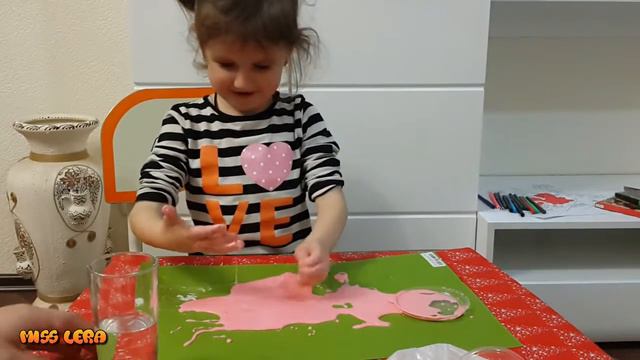 Неньютоновская жидкость проводим опыт :) Non-Newtonian fluid conducting an experiment смотреть онлайн