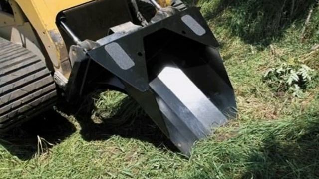 Лопата-ковш для выкопки кустарников на Bobcat смотреть онлайн