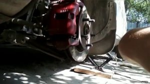 ИДЁТ СТУК ПРИ ТОРМОЖЕНИИ.