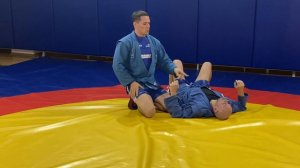 #7 САМБО. Знаменитый УЗЕЛ ПЛЕЧА НОГАМИ (4 варианта), соперник на четвереньках. Школа самбо Sambi.st