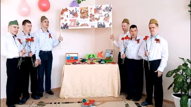 День Победы. Читают Гришанов, Ходоров.mp4 смотреть онлайн