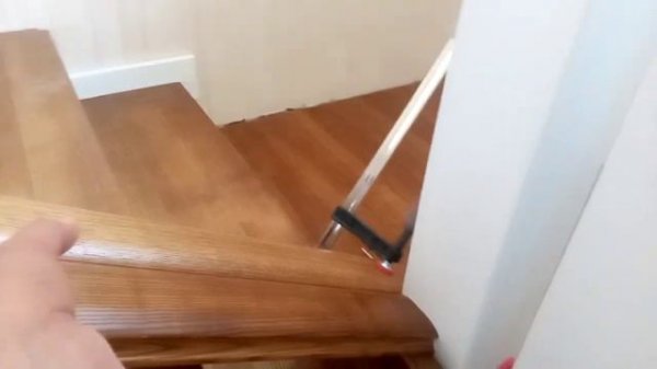 1. Монтаж поручня к опорным столбам лестницы, часть 1. Install a stair handrail. p1