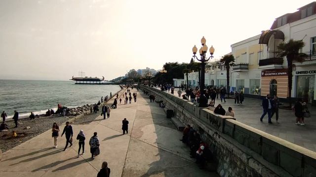 18 апреля 2021 Ялта сегодня. Ялта сейчас. Две минуты видео на Набережной Курорта. Южный Берег Крыма смотреть онлайн
