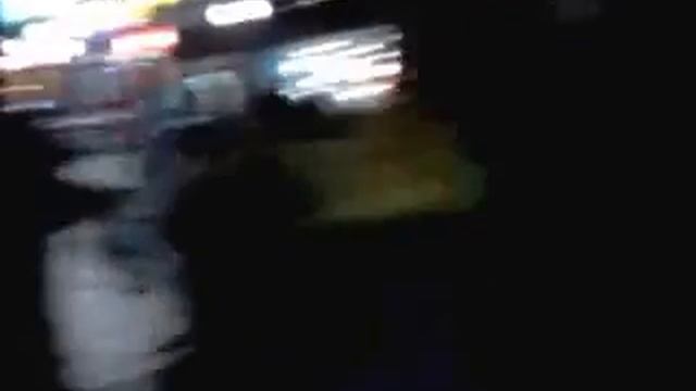 Днепр, неизвестные в штатском выволокли двух человек из МакДональдз смотреть онлайн