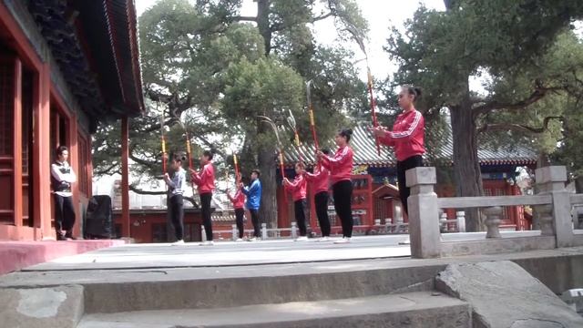 Храм Конфуция Пекин 75/82 смотреть онлайн