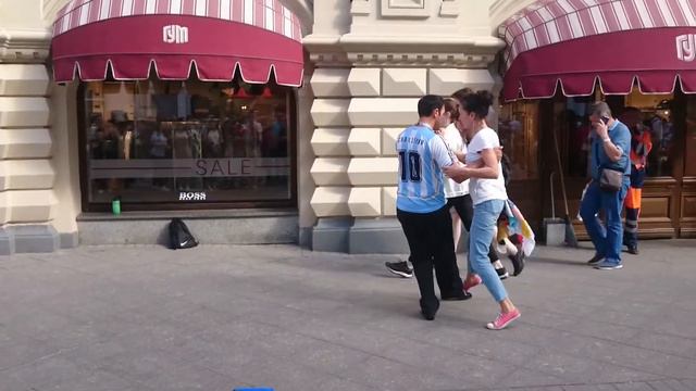 Аргентинцы танцуют на Никольской смотреть онлайн