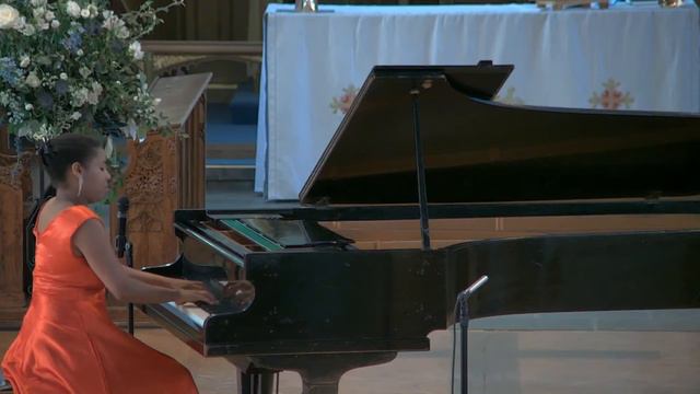 Beatrice Nicholas plays Clair de Lune by Claude Debussy смотреть онлайн