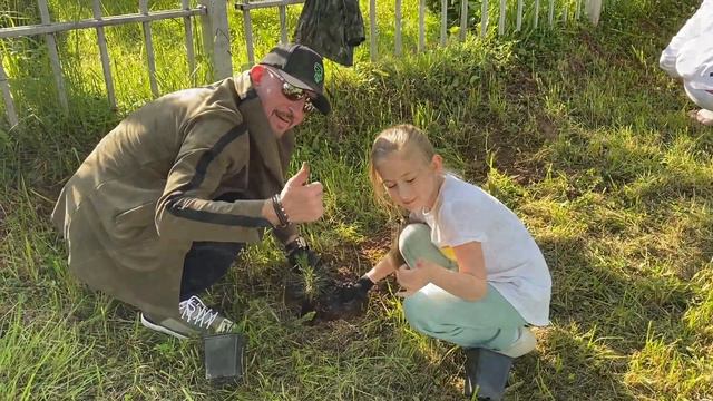 Жека (Евгений Григорьев) посадил кедры в Подмосковье смотреть онлайн