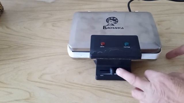 Электровафельница 