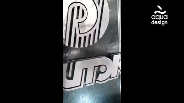 Красивый водопад с объемным логотипом смотреть онлайн