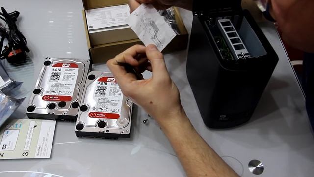 Распаковка и обзор NAS WD My Cloud Ultra. Установка жестких дисков, настройка. смотреть онлайн