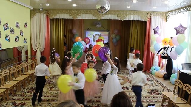 ВХОД С ШАРАМИ смотреть онлайн