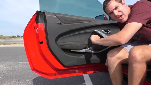 Chevy Camaro ZL1 2017 года - это потрясающе выгодная покупка за $65 000 смотреть онлайн