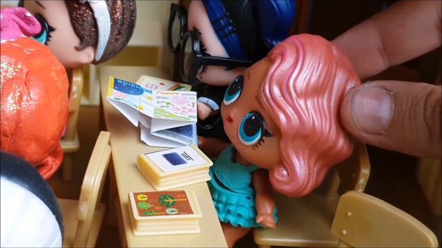La nuova Scuola di Melanie e Mike [La Famiglia LOL 🏡 Ep. 3] смотреть онлайн