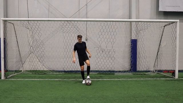 10 Easy Ball Mastery Skills | No Equipment Tight Space Ball Control Training Session смотреть онлайн