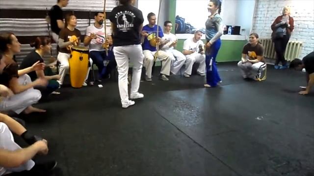 2 Years Afro-Ritmo Capoeira in Moscow - instrutora Andorinha, instrutora Alfinete, monitor Sereno смотреть онлайн