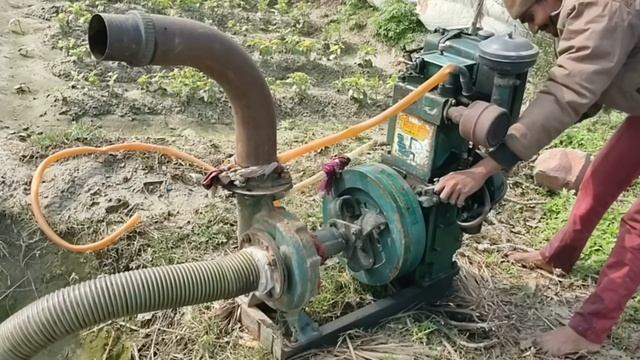 Deisel engine Water pump set ingenious | पानी वाला ईंजन से पानी निकालना смотреть онлайн